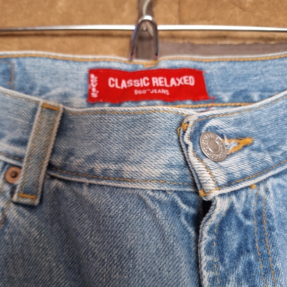 Levi's 550 Classic Relaxed Tapered Leg Jean - Picture 2 of 10